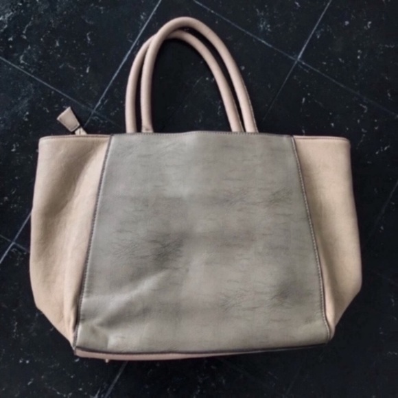 JustFab Handbags - JustFab Tan Work Tote With Magnetic Closure